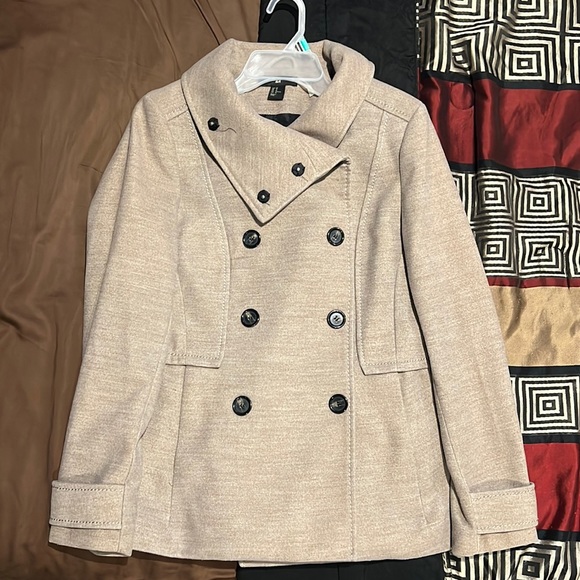 H&M trench coat for ladies. US 10. - Picture 3 of 13
